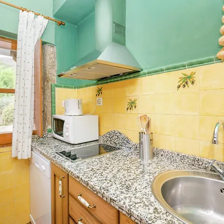 Lakefront Retreat In * Casas del Monte