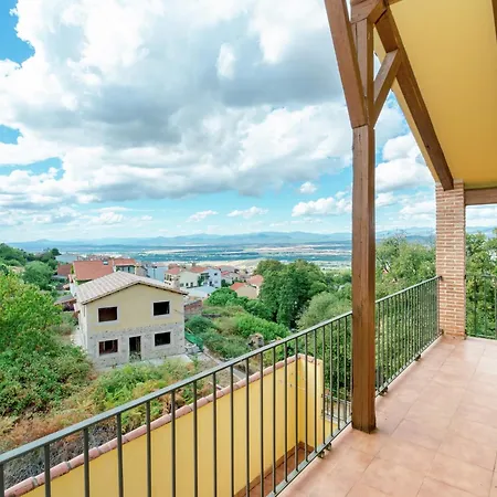 Lakefront Retreat In * Casas del Monte