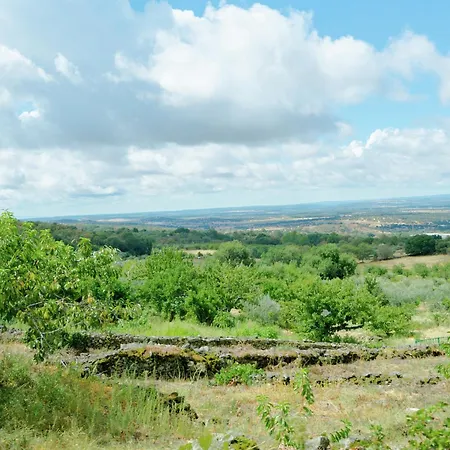 Lakefront Retreat In * Casas del Monte